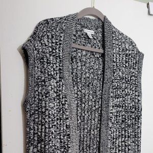 CROFT & BARROW SLEEVELESS BLACK AND WHITE OPEN FRONT CARDIGAN